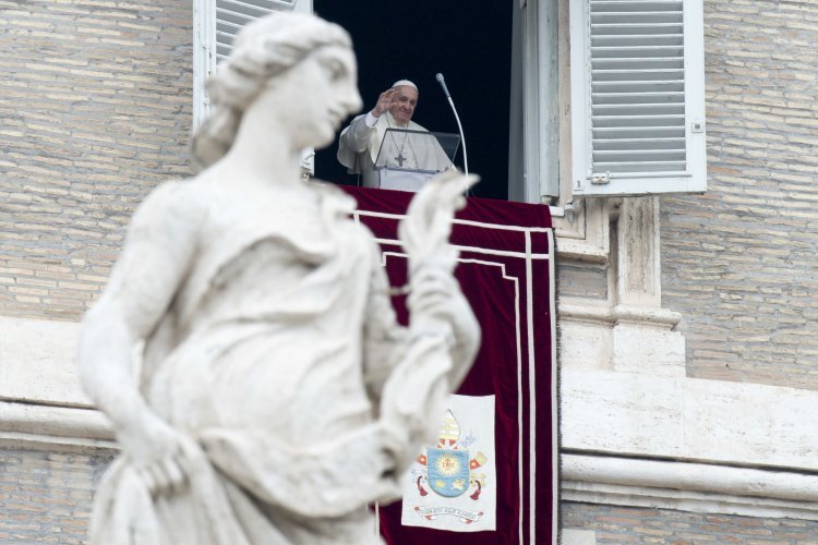 Pope Francis tells secular institutes to reveal God's love by their lives