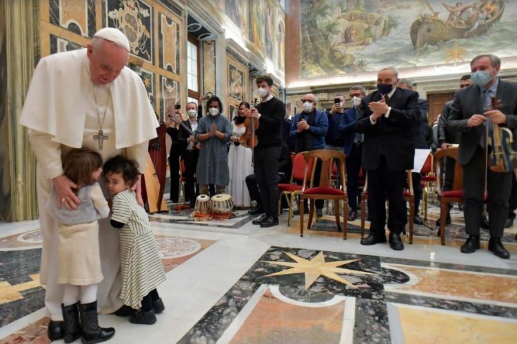 Pope Francis meets Catholic non&profit promoting human dignity through art