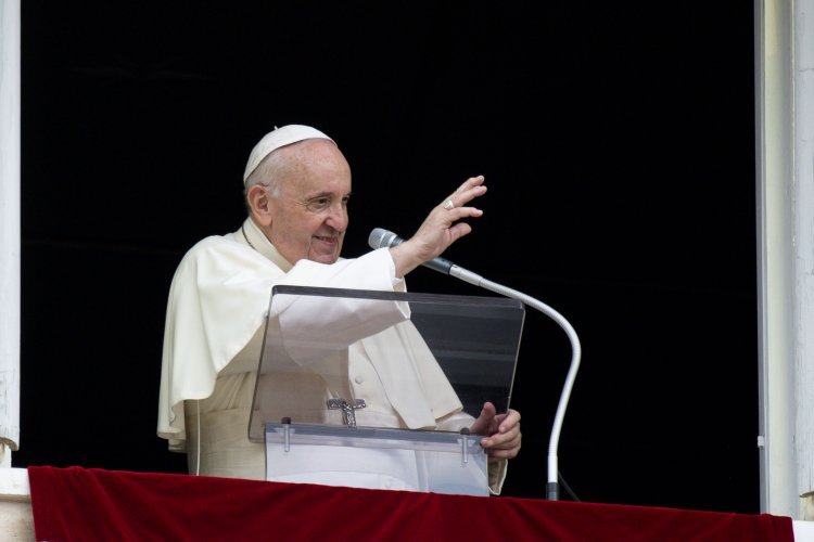 Why turn the other cheek? To defeat hatred and evil, Pope Francis says