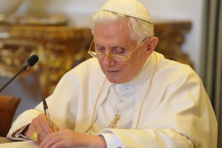 Twitter hoaxer raises alarm with false report of Benedict XVI's passing