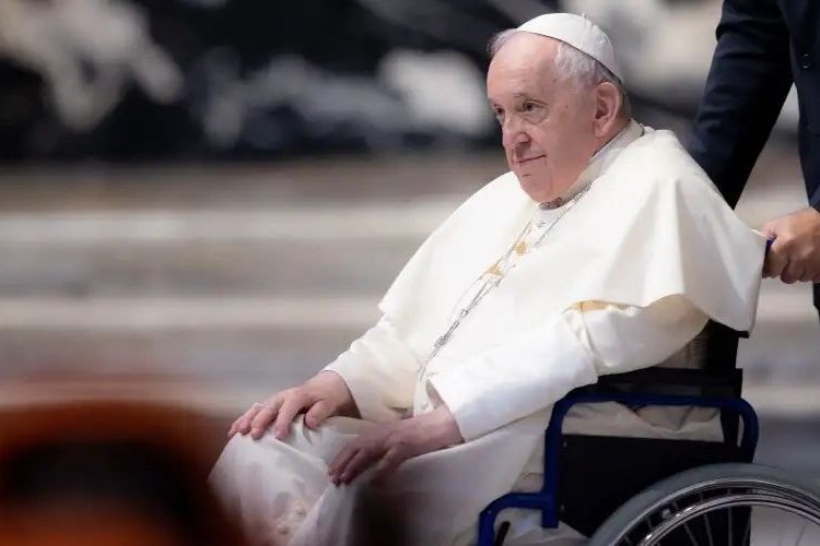 Pope Francis rules out living in the Vatican or Argentina if he resigns